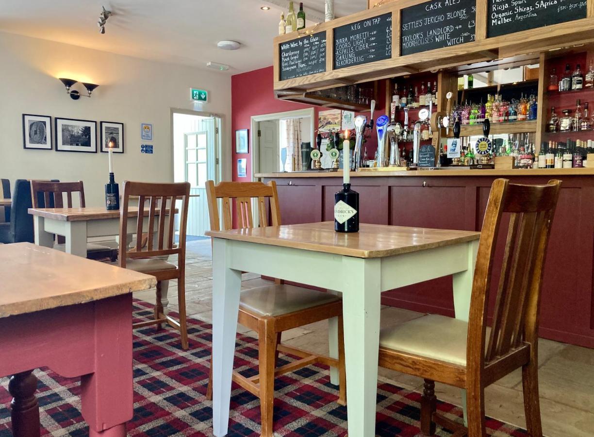 Отель The Craven Arms Сеттл Экстерьер фото