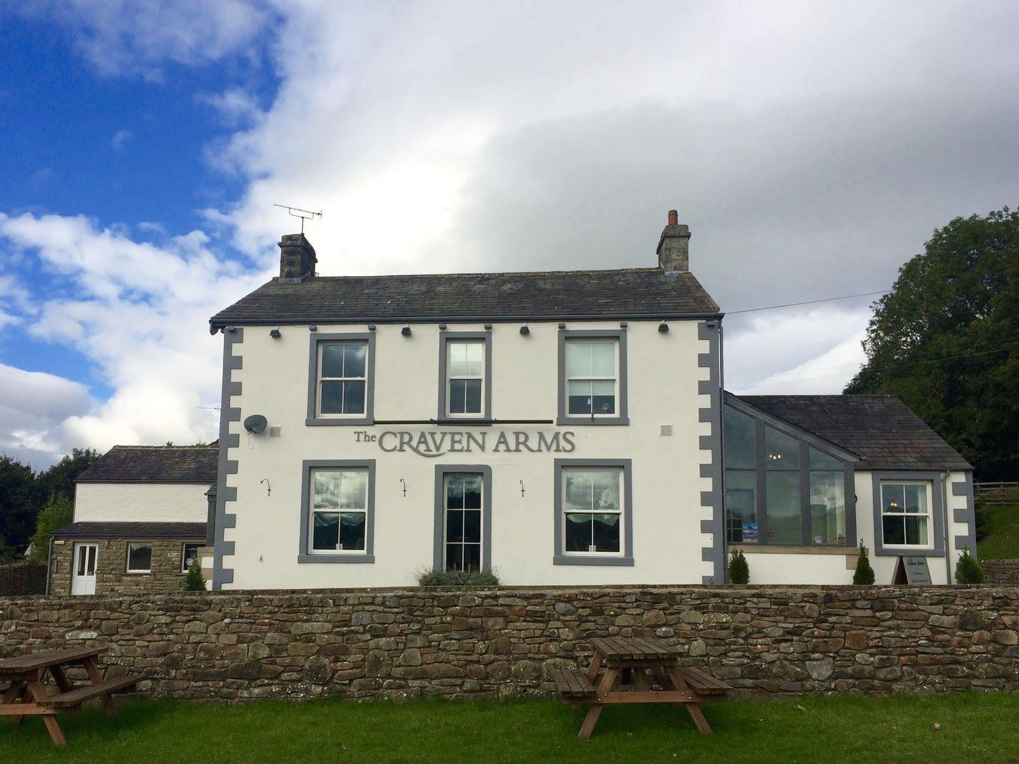 Отель The Craven Arms Сеттл Экстерьер фото