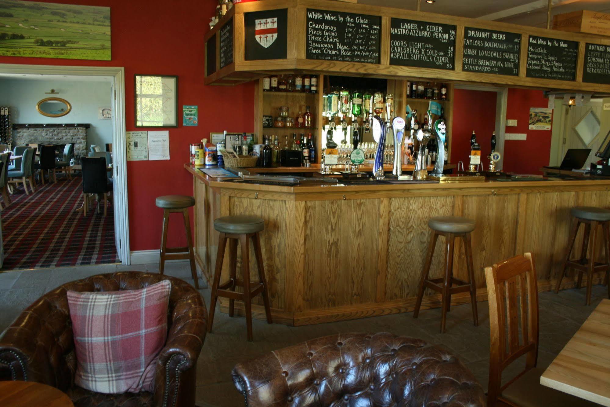 Отель The Craven Arms Сеттл Экстерьер фото